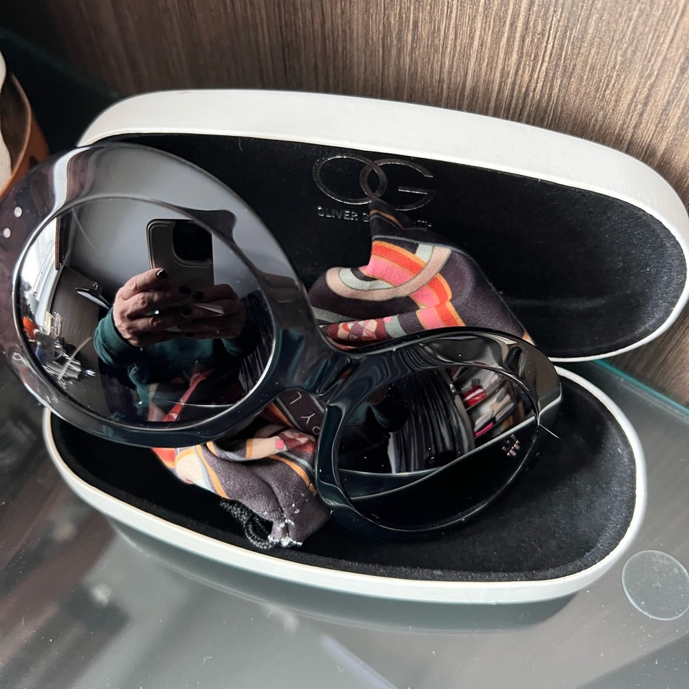 Oliver Goldsmith black round framed glasses